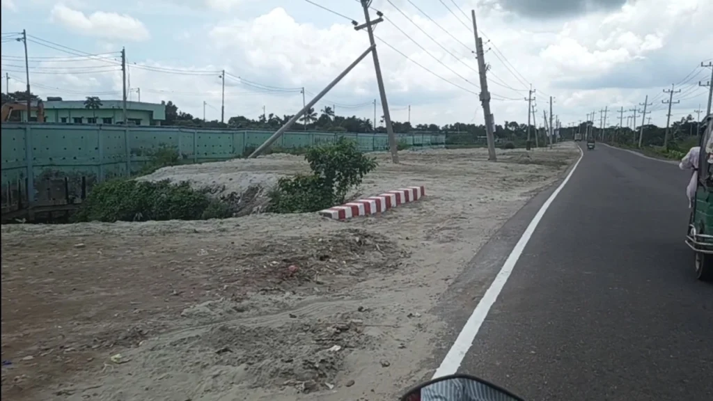 প্রধানমন্ত্রীর সফর ঘিরে কিশোরগঞ্জে ময়লার ভাগাড়ে বালির পর্দা
